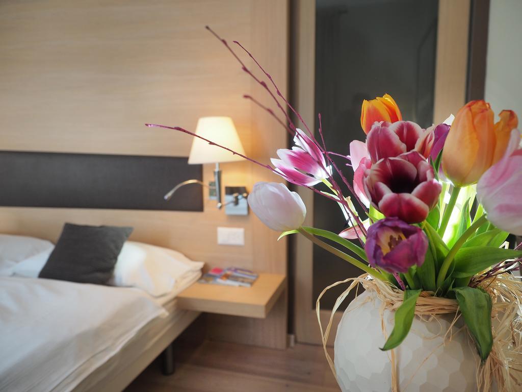 Ristorante Charme Hotel Tre Terre Ponte Brolla Екстер'єр фото