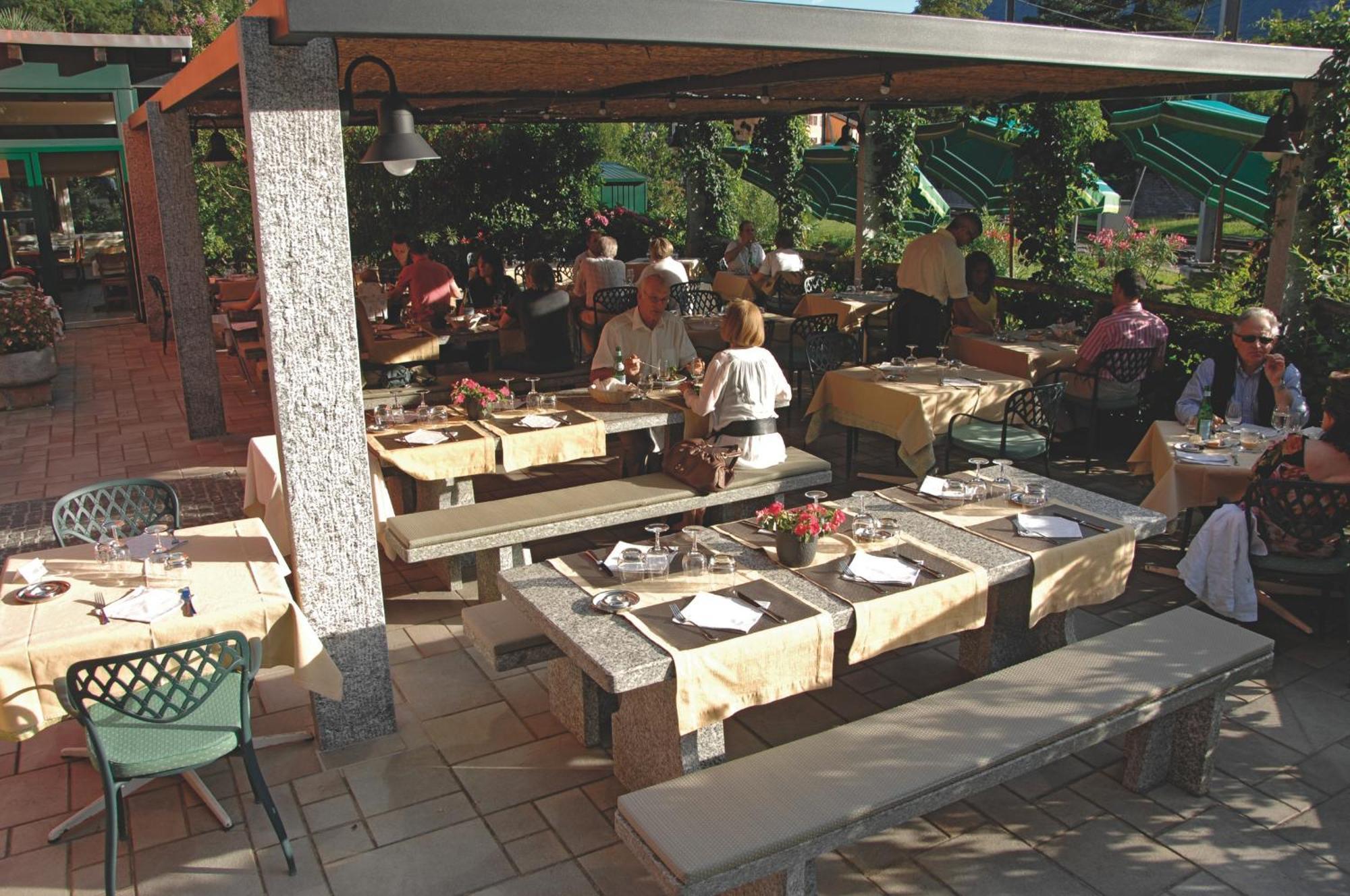 Ristorante Charme Hotel Tre Terre Ponte Brolla Екстер'єр фото